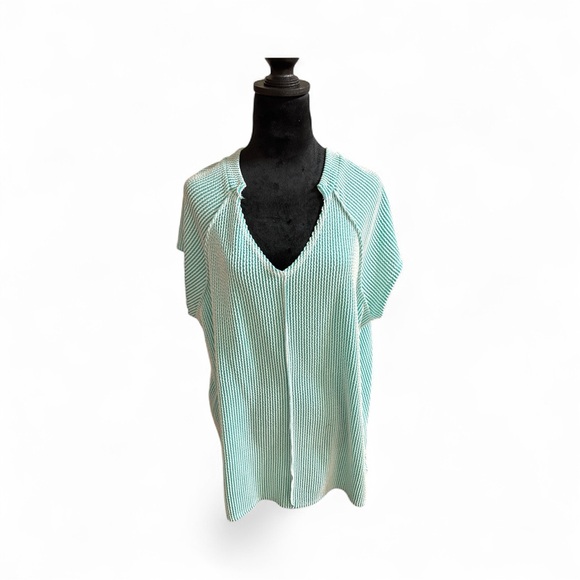 Tops - Mint Green Knit V-Neck Top